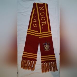 Harry Potter- Universal Studios/Warner Bros. Gryffindor Scarf.